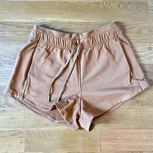 lululemon Inner Glow High Rise Short 3” Size 6 Copper Brown